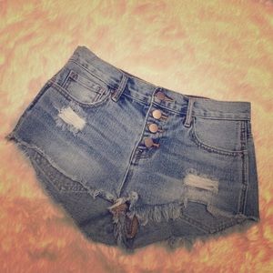 Bullhead High Rise Distressed Short Women’s 25